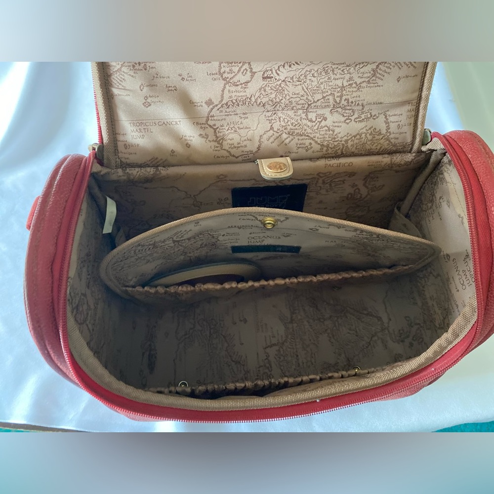 Jump for Boyt Solera Red Large Pebbled Beauty Toiletries Case Travel - Picture 12 of 13